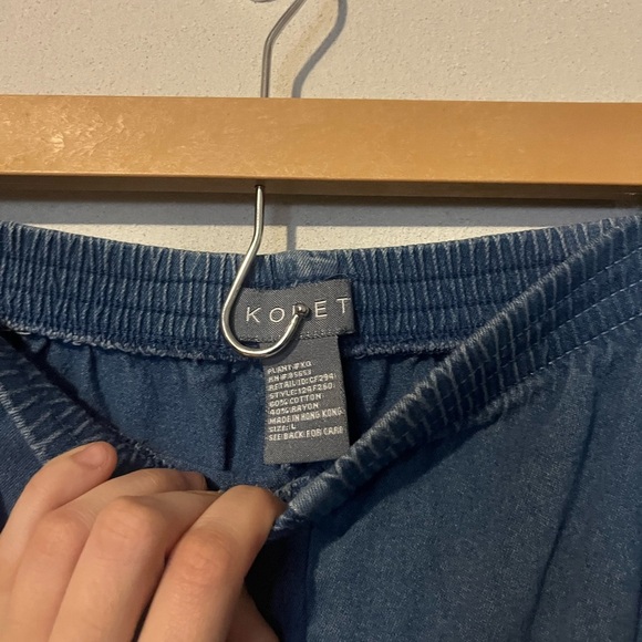 Koret Vintage 2 pc Denim Floral Embroidered Button Down & Capri Set - Large - Picture 12 of 13